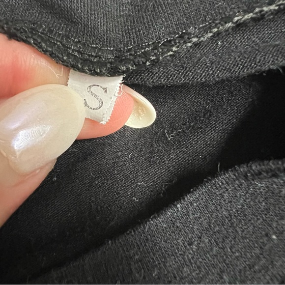 SHEIN BLACK MINI TSHIRT DRESS WITH SCALLOPED HEM SIZE SMALL - Picture 5 of 5